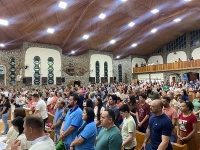 3º Dia da Novena reúne centenas de devotos no Santuário Nossa Senhora Aparecida Celebração foi presidida pelo Padre Aroldo Shinemann Filho e marcada por fé